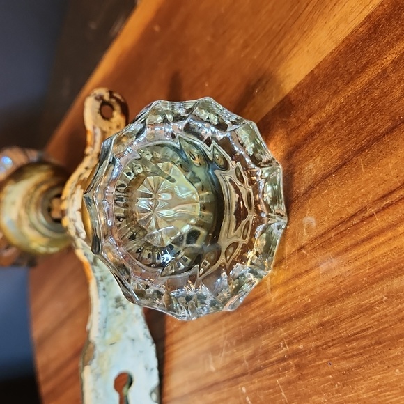 Vintage Clear Glass and Brass Door Knobs 2 attached Doorplates - Picture 15 of 16
